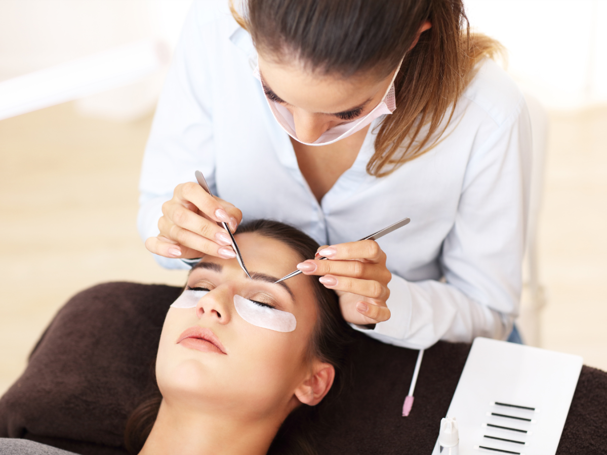Exploring the Advantages of Attending Cosmetology School: 5 Key Benefits